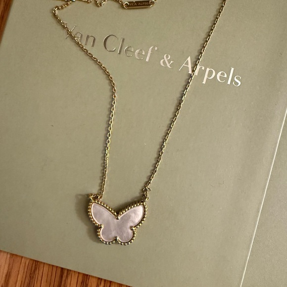 Van Cleef & Arpels Lucky Alhambra Butterfly Pendant Necklace - Picture 11 of 16